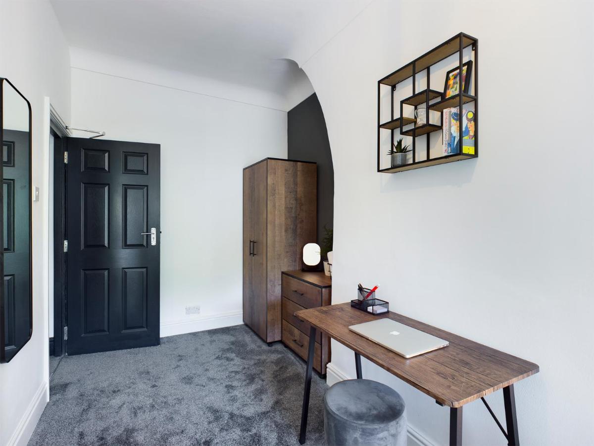Large, Stylish Maisonette In Liverpool, Opposite Sefton Park *