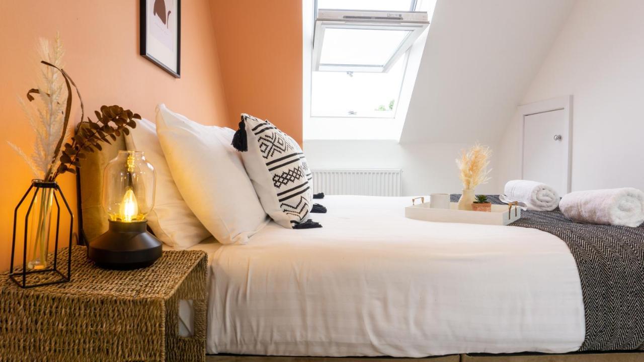Holiday home Air Host And - New Build With Parking Minutes From Lfc Ref31 Liverpool