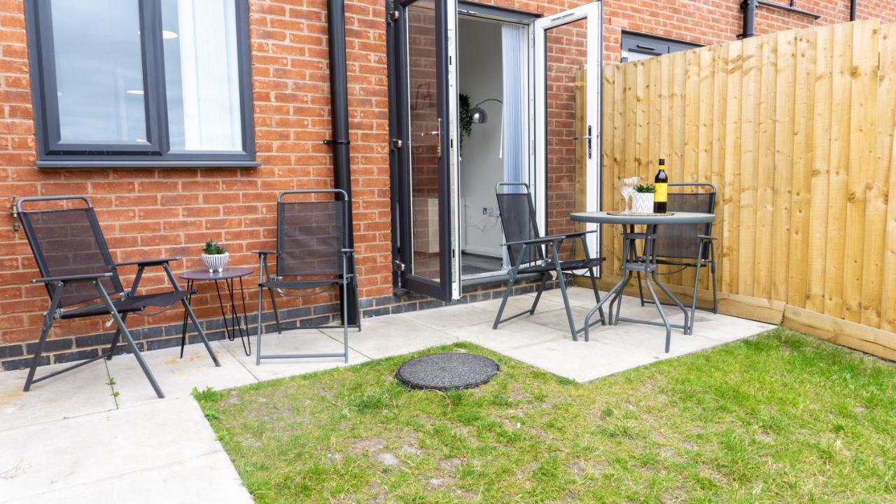 Air Host And - New Build With Parking Minutes From Lfc Ref31 Holiday home