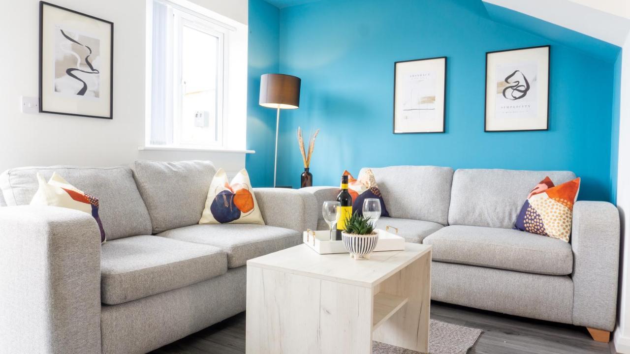 Holiday home Air Host And - New Build With Parking Minutes From Lfc Ref31 *
