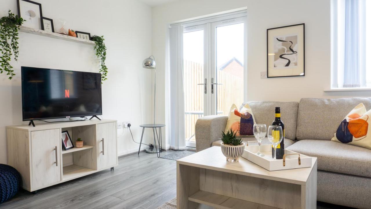 Air Host And - New Build With Parking Minutes From Lfc Ref31 *