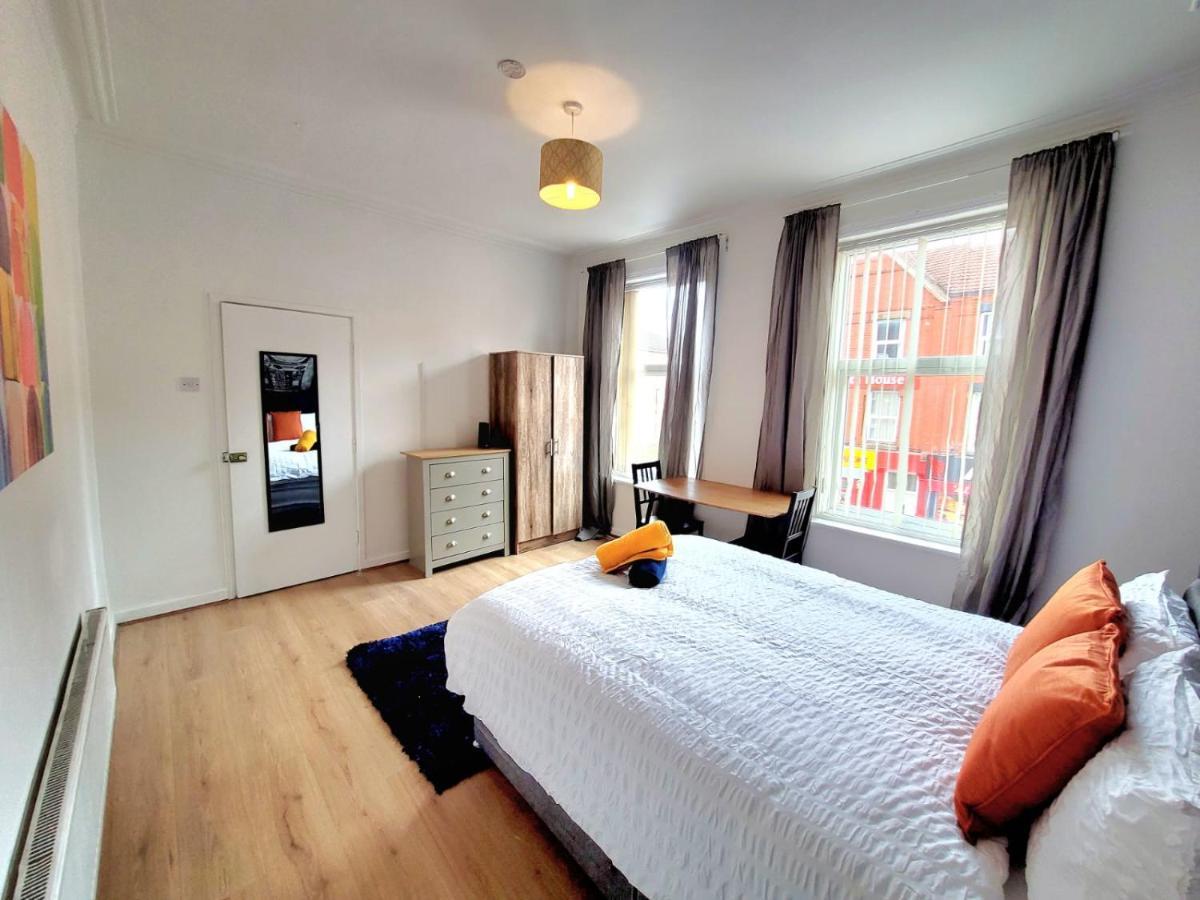 *new* Grant 7 Bed House Steps Away From Stadium Holiday home *