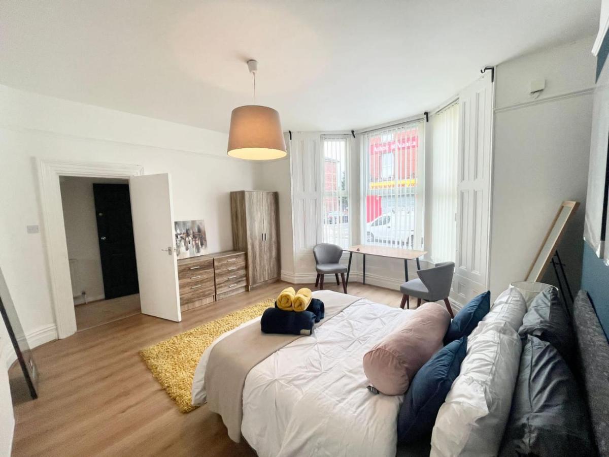 Holiday home *new* Grant 7 Bed House Steps Away From Stadium *