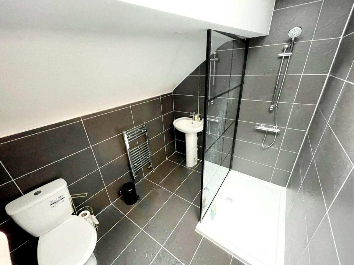 Holiday home *new* Grant 7 Bed House Steps Away From Stadium *