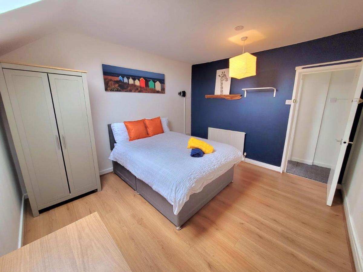 *new* Grant 7 Bed House Steps Away From Stadium Holiday home *