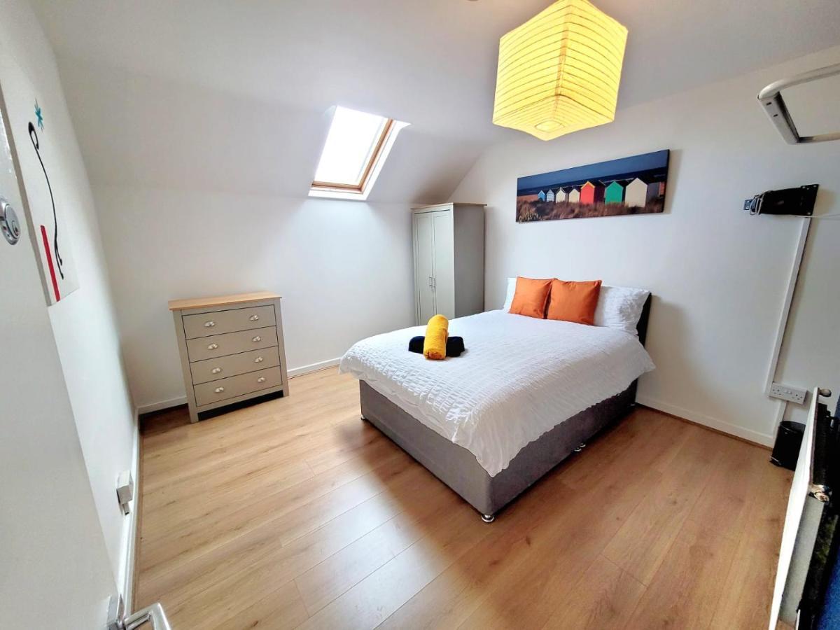 *new* Grant 7 Bed House Steps Away From Stadium *