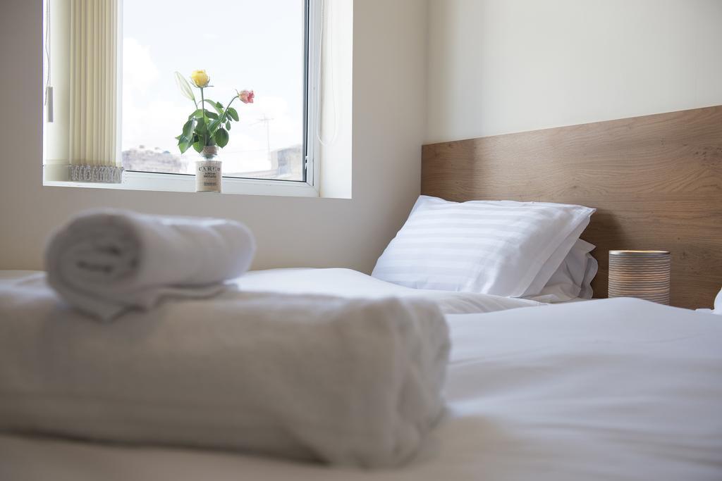 Cargo Cafe Bed & Breakfast