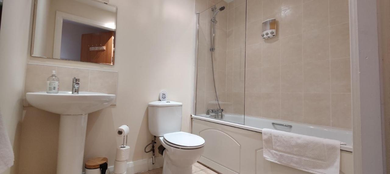 Free Parking Entire Centre - Mount Pleasant Apartment *