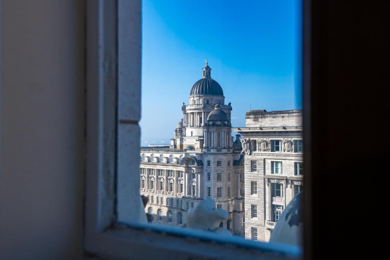 Host & - The Three Graces Apt *