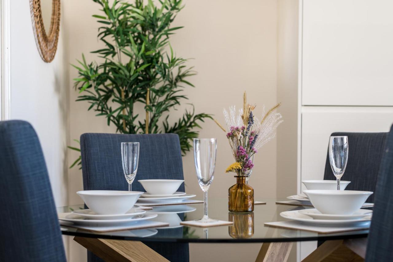 Host & - The Three Graces Apt Apartment *