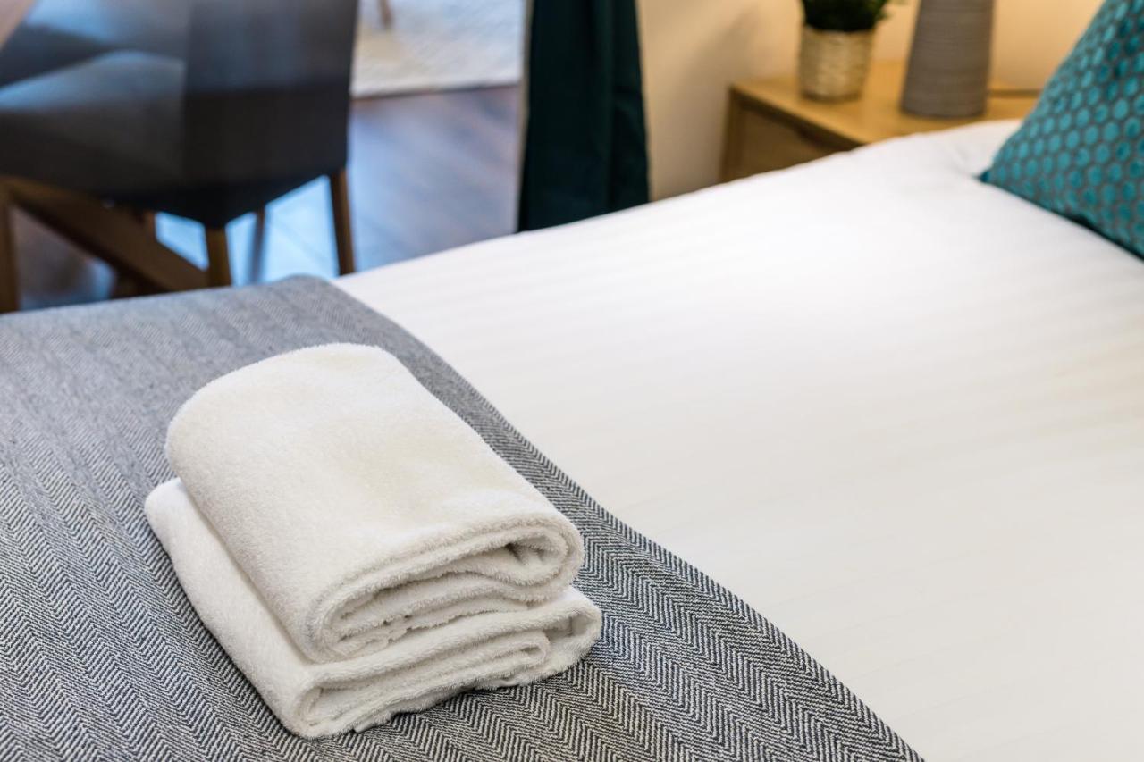 Host & - The Three Graces Apt Apartment *