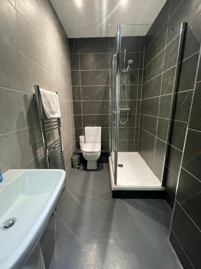 Hosted By Ryan - 3 Bedroom Penthouse