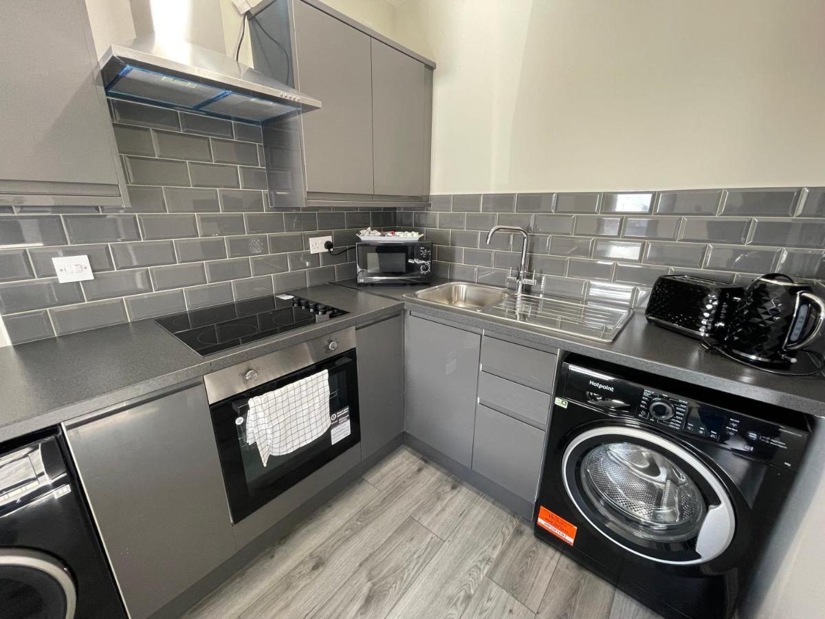 Hosted By Ryan - 1 Bedroom Apartment