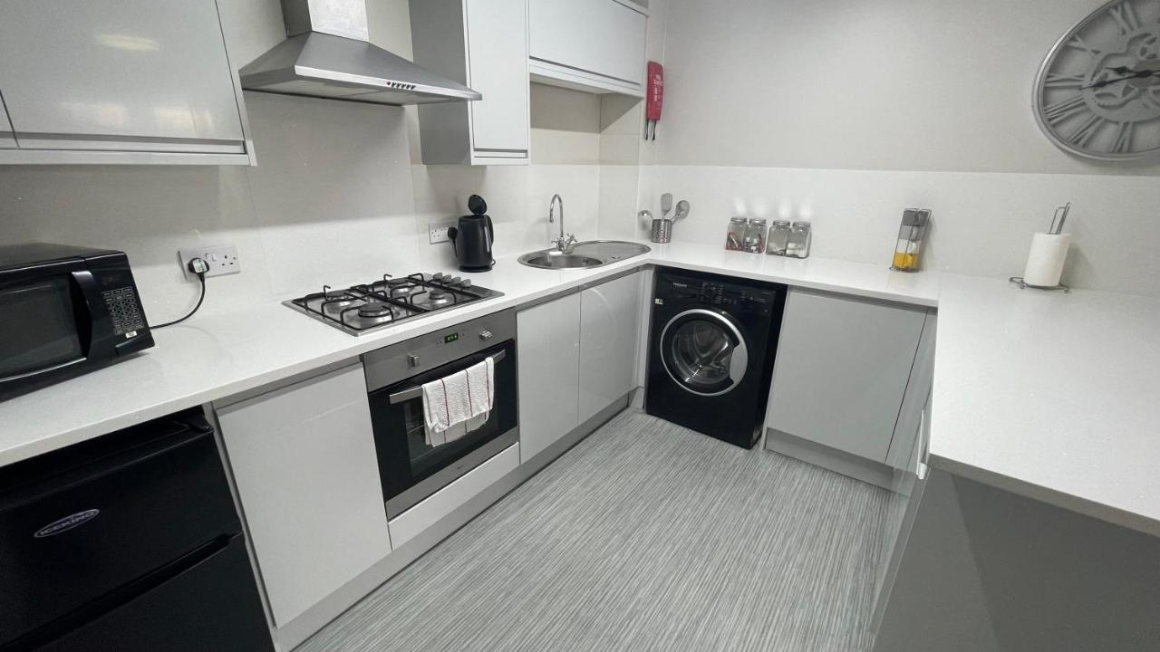 Apartment Hosted By Ryan - 1 Bedroom *