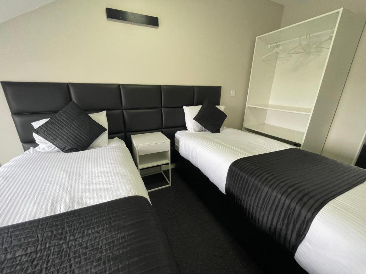 Hosted By Ryan - 3 Bedroom Penthouse