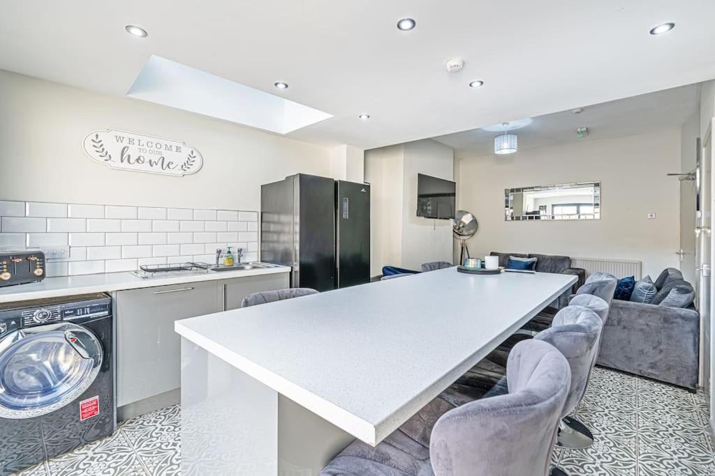 Serviced 5 Bedroom Holiday House Holiday home *