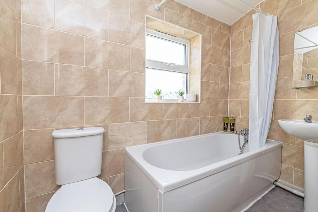 Serviced 5 Bedroom Holiday House