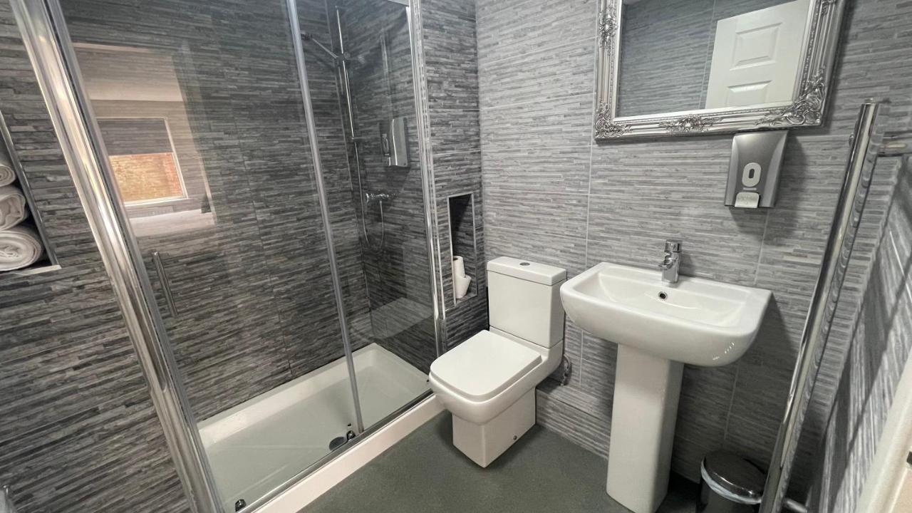 Hosted By Ryan - 2 Bedroom Liverpool