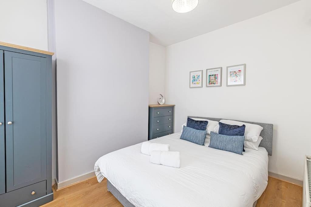 Serviced 5 Bedroom Holiday House *