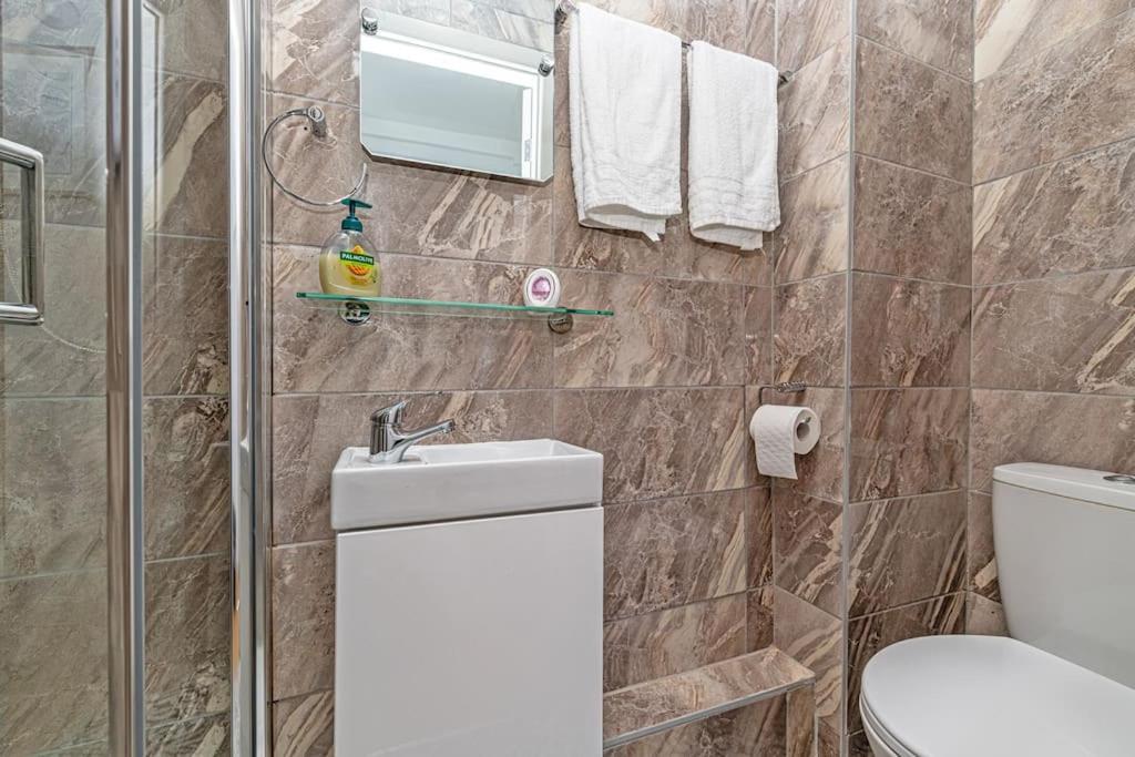 Holiday home Serviced 5 Bedroom Holiday House *