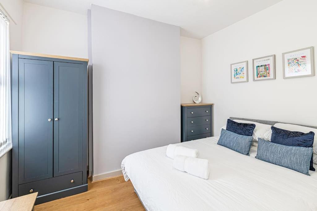 Serviced 5 Bedroom Holiday House