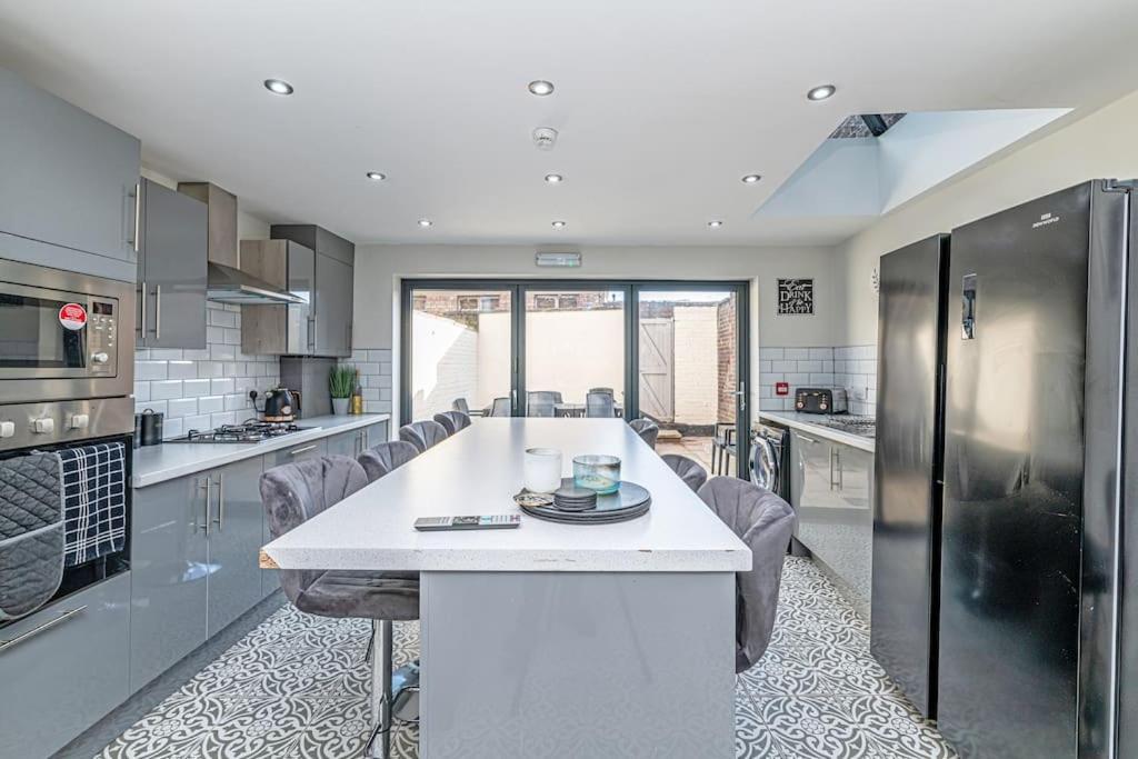 Serviced 5 Bedroom Holiday House Holiday home
