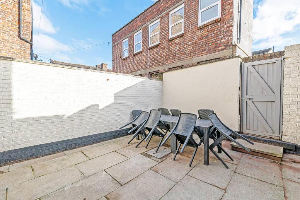 Serviced 5 Bedroom Holiday House *