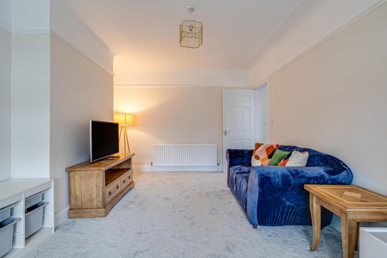Holiday home Elegant 3 Bed House Near Centre *