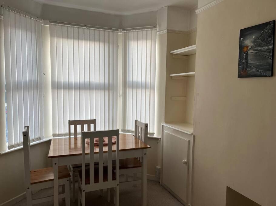 2 Bed House Near Sefton Park & Lark Lane Holiday home