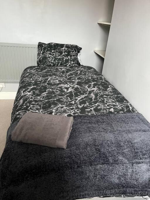 Holiday home 2 Bed House Near Sefton Park & Lark Lane *