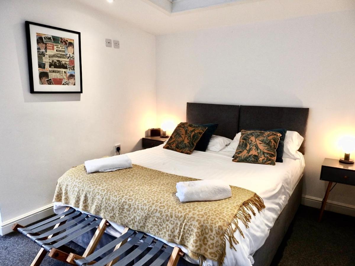 Super Size Static Duplex Barge 3 Double Bedrooms 3 Triple Bedrooms With Modern En-suites *