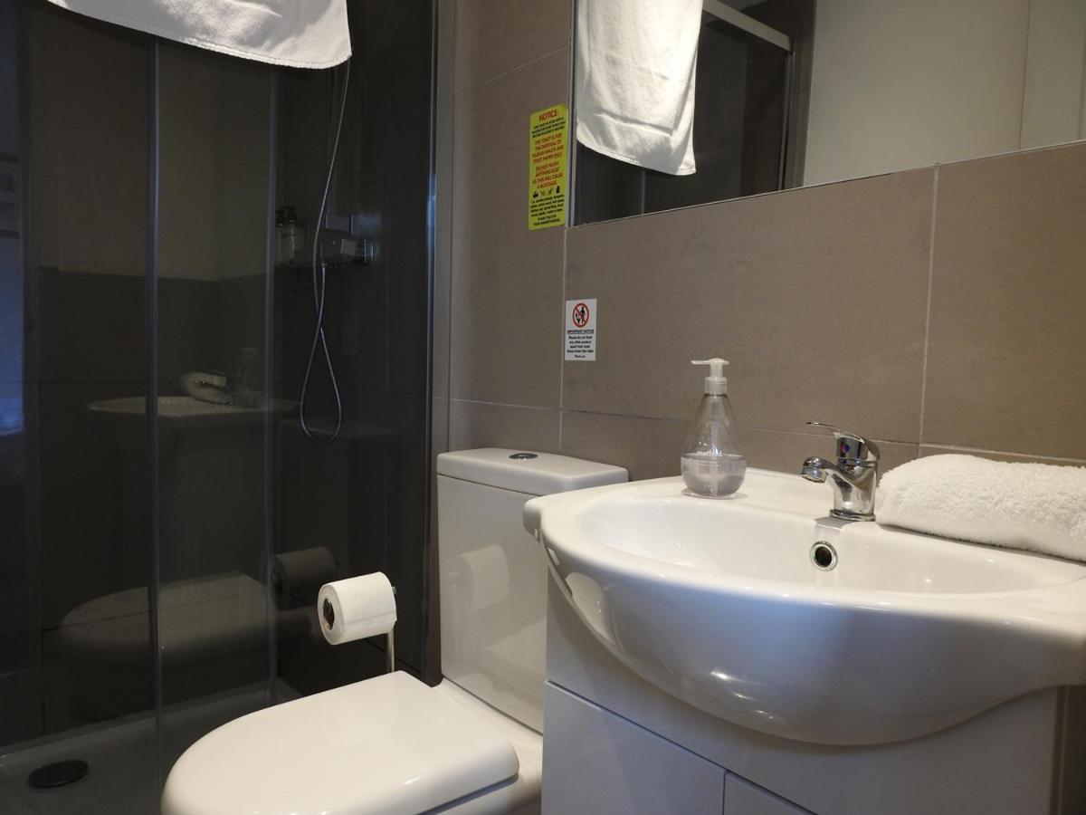 Holiday home Super Size Static Duplex Barge 3 Double Bedrooms 3 Triple Bedrooms With Modern En-suites Liverpool