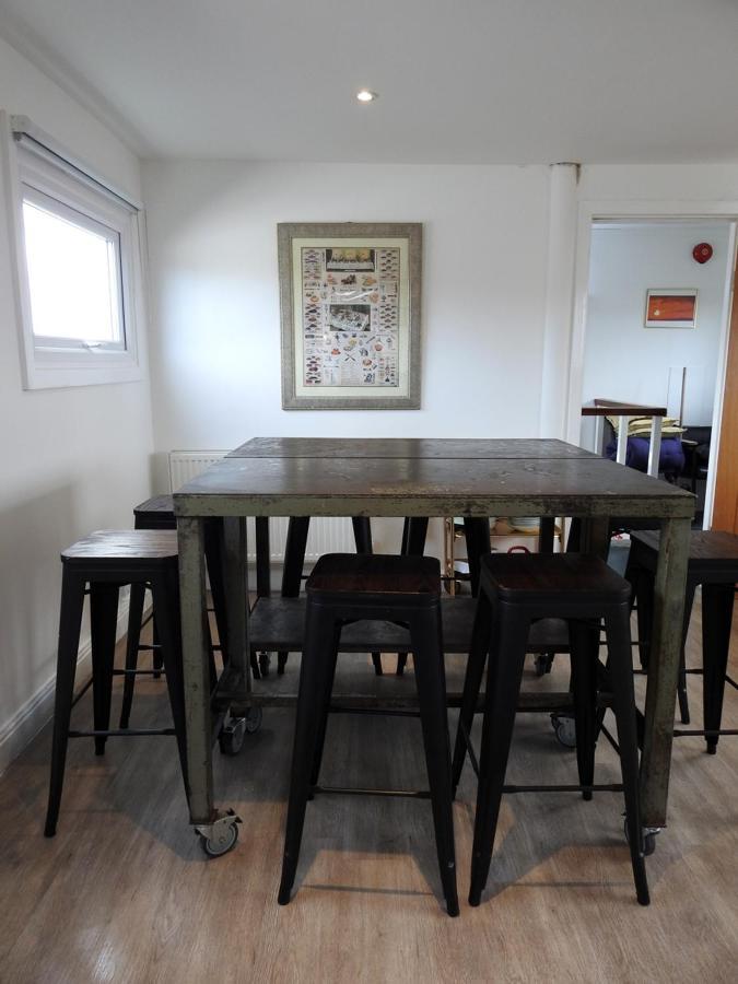 Super Size Static Duplex Barge 3 Double Bedrooms 3 Triple Bedrooms With Modern En-suites