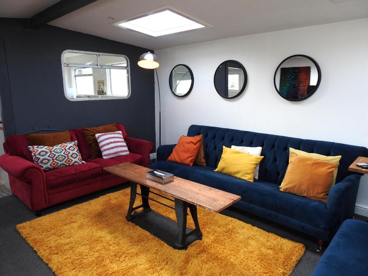 Holiday home Super Size Static Duplex Barge 3 Double Bedrooms 3 Triple Bedrooms With Modern En-suites *