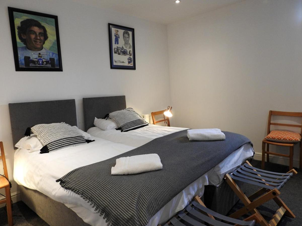 Holiday home Super Size Static Duplex Barge 3 Double Bedrooms 3 Triple Bedrooms With Modern En-suites Liverpool