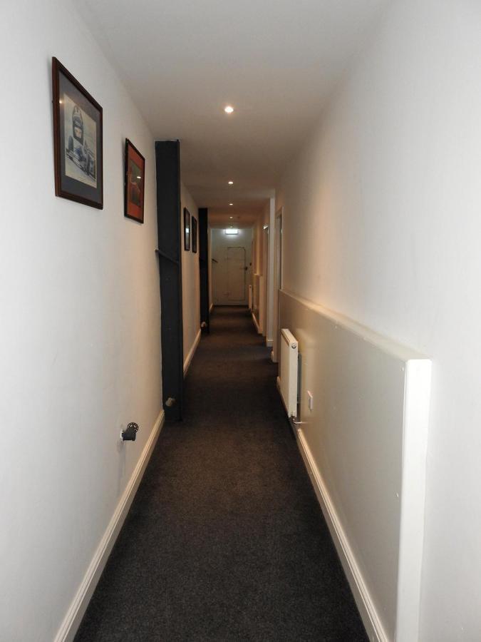 Super Size Static Duplex Barge 3 Double Bedrooms 3 Triple Bedrooms With Modern En-suites Holiday home *