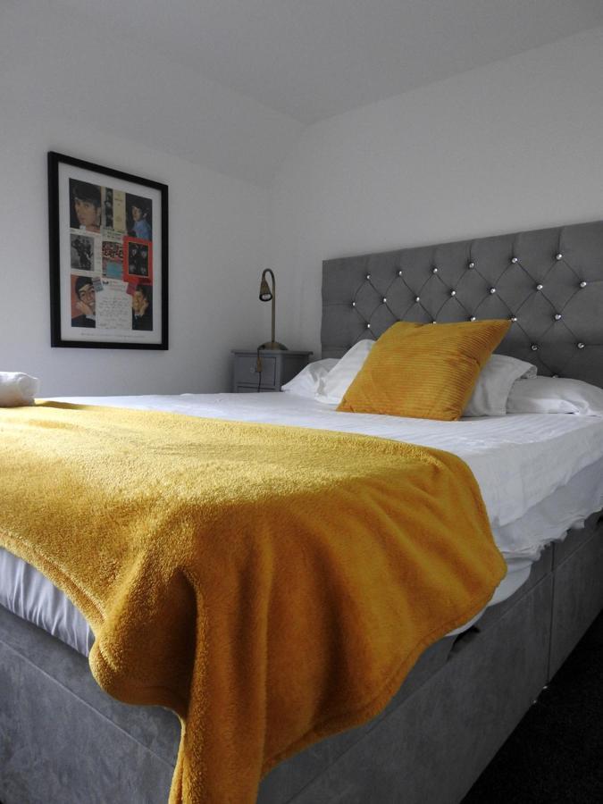 Super Size Static Duplex Barge 3 Double Bedrooms 3 Triple Bedrooms With Modern En-suites