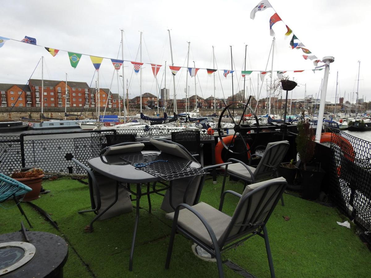 Super Size Static Duplex Barge 3 Double Bedrooms 3 Triple Bedrooms With Modern En-suites *
