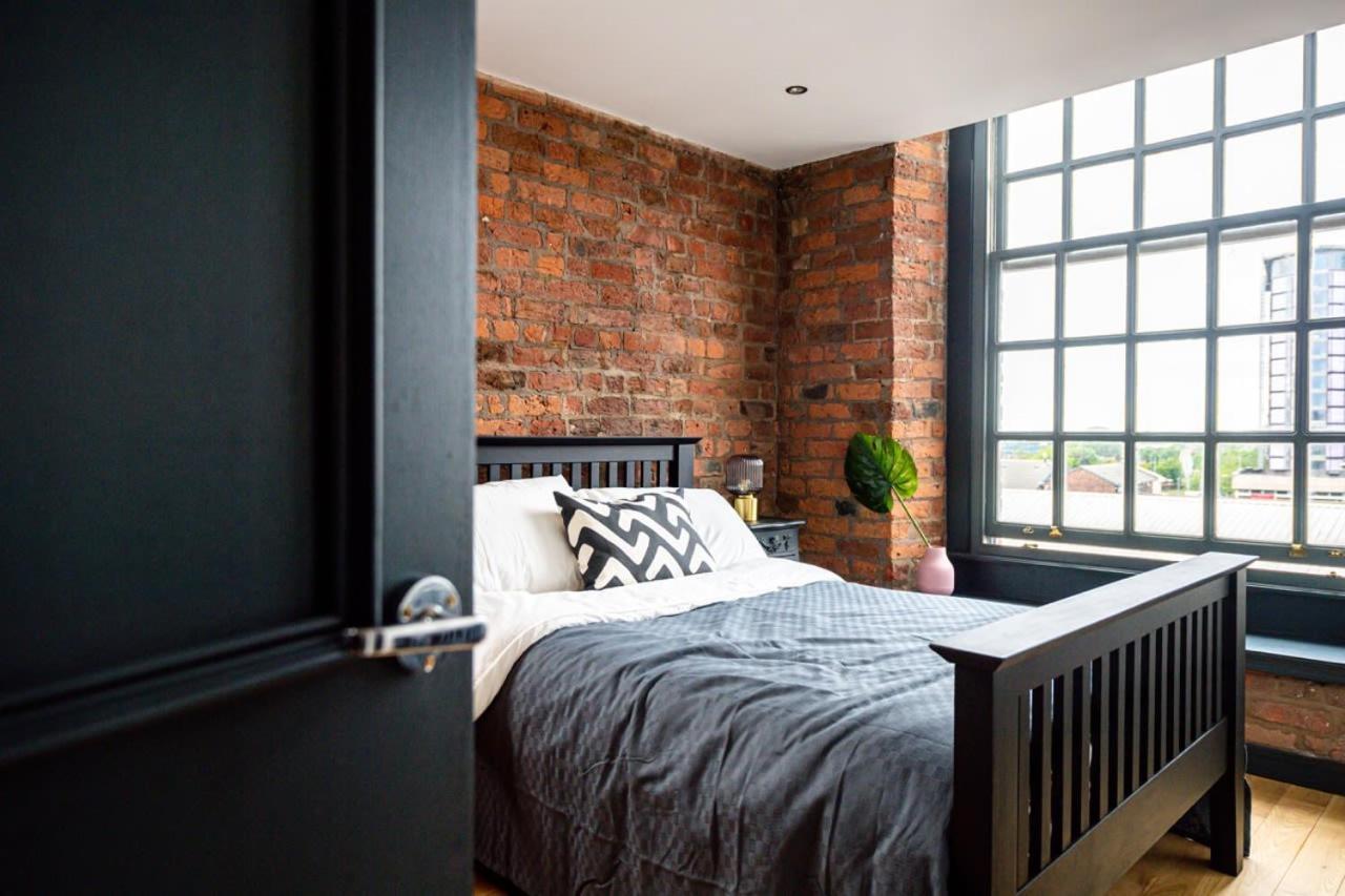 Host - Beautiful Converted Warehouse In Central Apartment