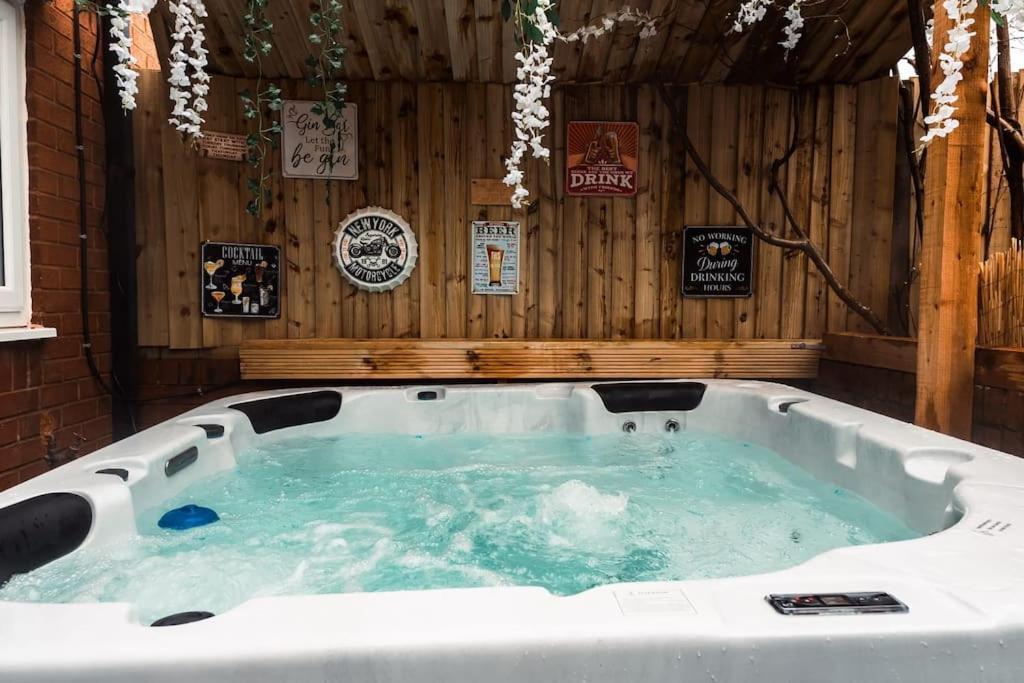 Elegant 2 Bed With Hot Tub And A Host Of Amenities Holiday home *