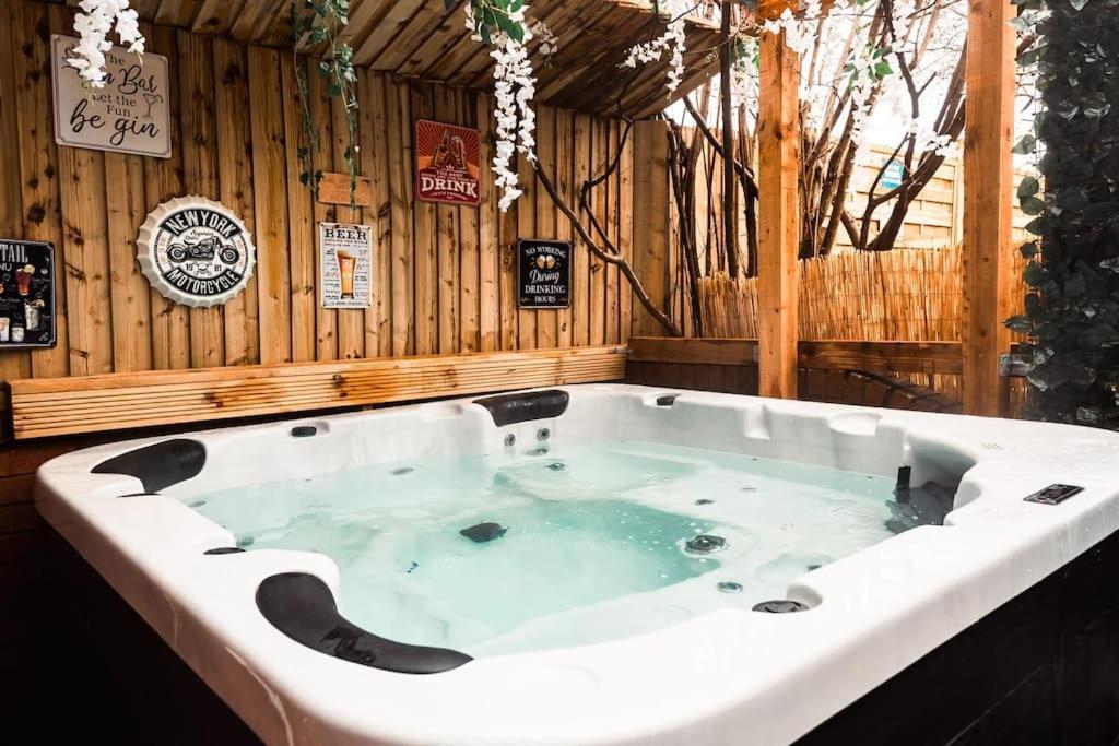 Elegant 2 Bed With Hot Tub And A Host Of Amenities Holiday home