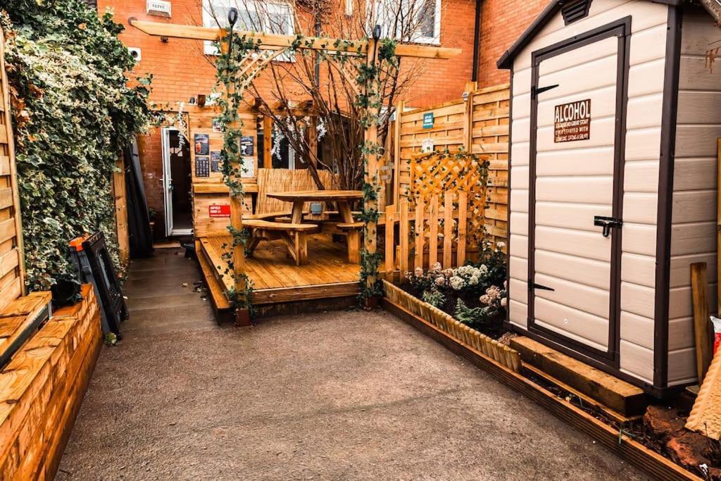 Elegant 2 Bed With Hot Tub And A Host Of Amenities * Liverpool
