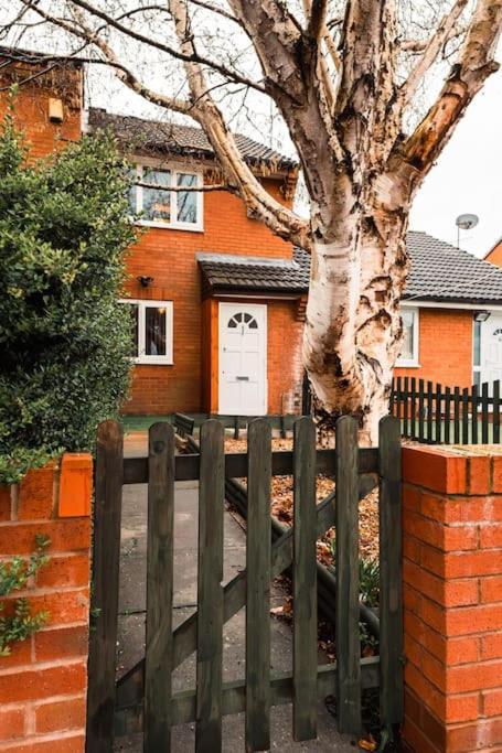 Elegant 2 Bed With Hot Tub And A Host Of Amenities