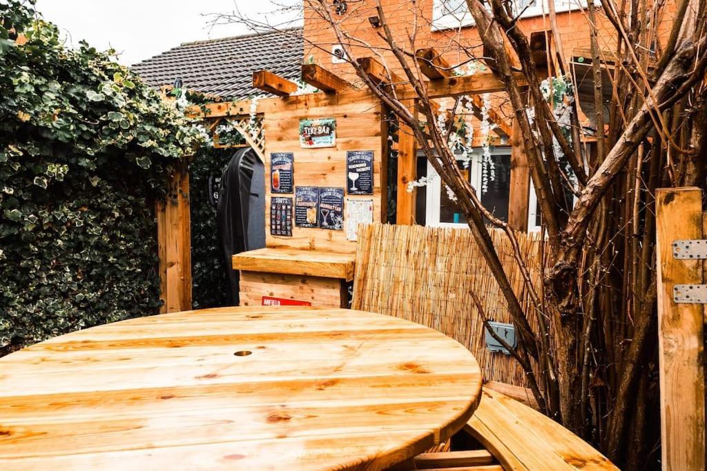 Elegant 2 Bed With Hot Tub And A Host Of Amenities Holiday home Liverpool