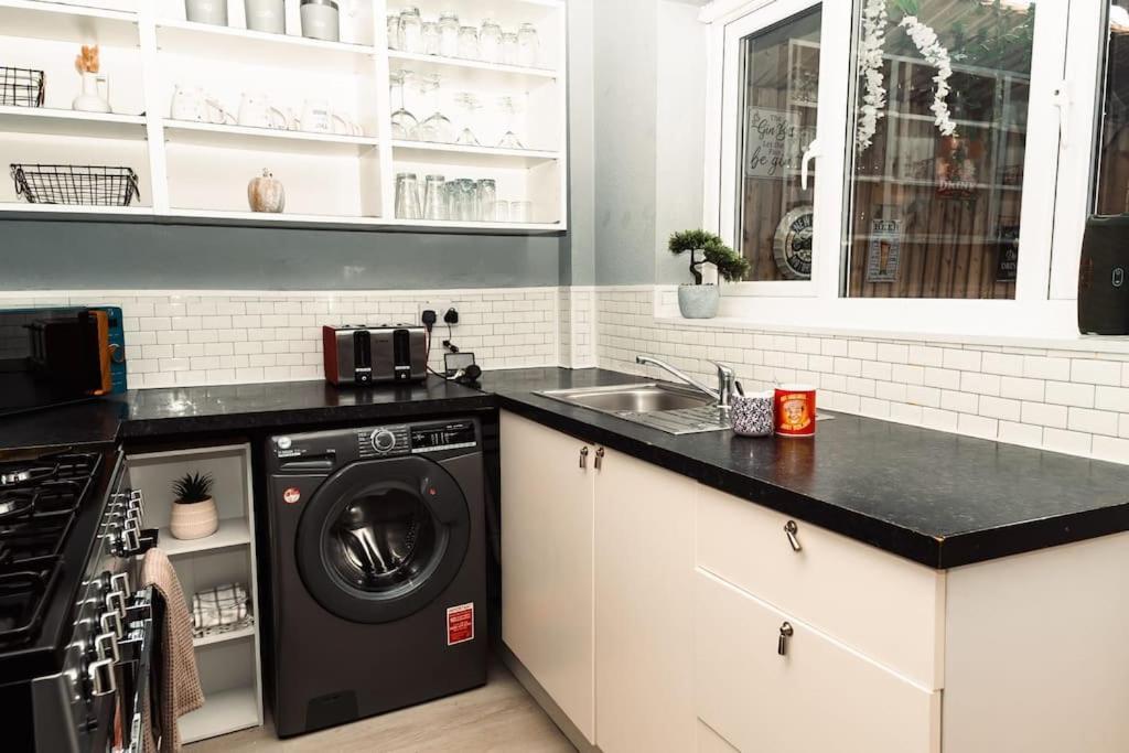 Holiday home Elegant 2 Bed With Hot Tub And A Host Of Amenities