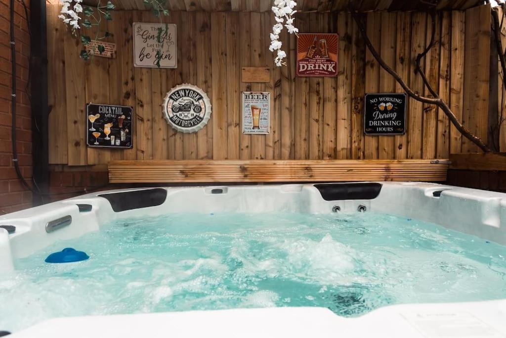 Elegant 2 Bed With Hot Tub And A Host Of Amenities Holiday home