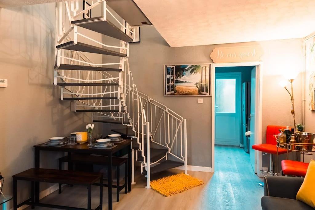 Elegant 2 Bed With Hot Tub And A Host Of Amenities
