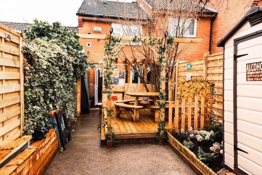 Elegant 2 Bed With Hot Tub And A Host Of Amenities Liverpool