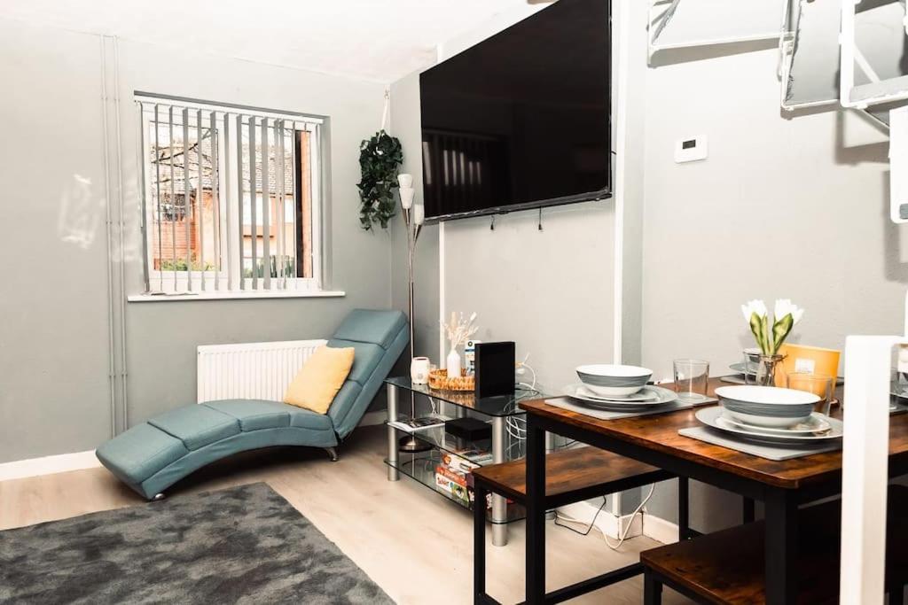 Elegant 2 Bed With Hot Tub And A Host Of Amenities