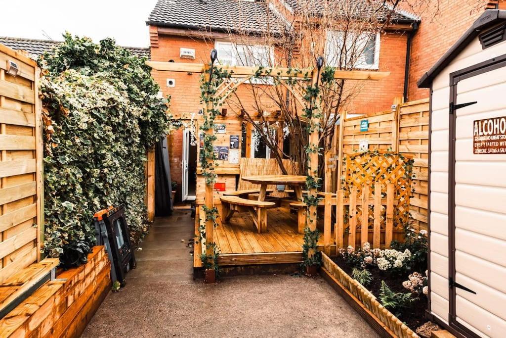 Holiday home Elegant 2 Bed With Hot Tub And A Host Of Amenities *